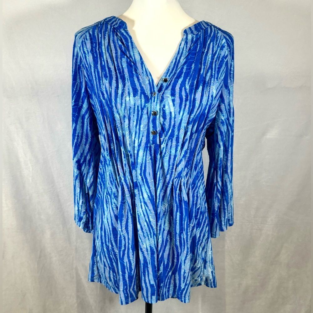 Coral Bay blue pleated jacquard print cold shoulder top size large